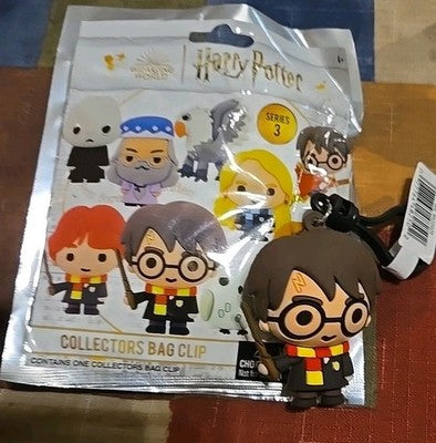 Harry Potter NEW * Harry Potter With Wand Clip * Blind Bag Series 3  Monogram