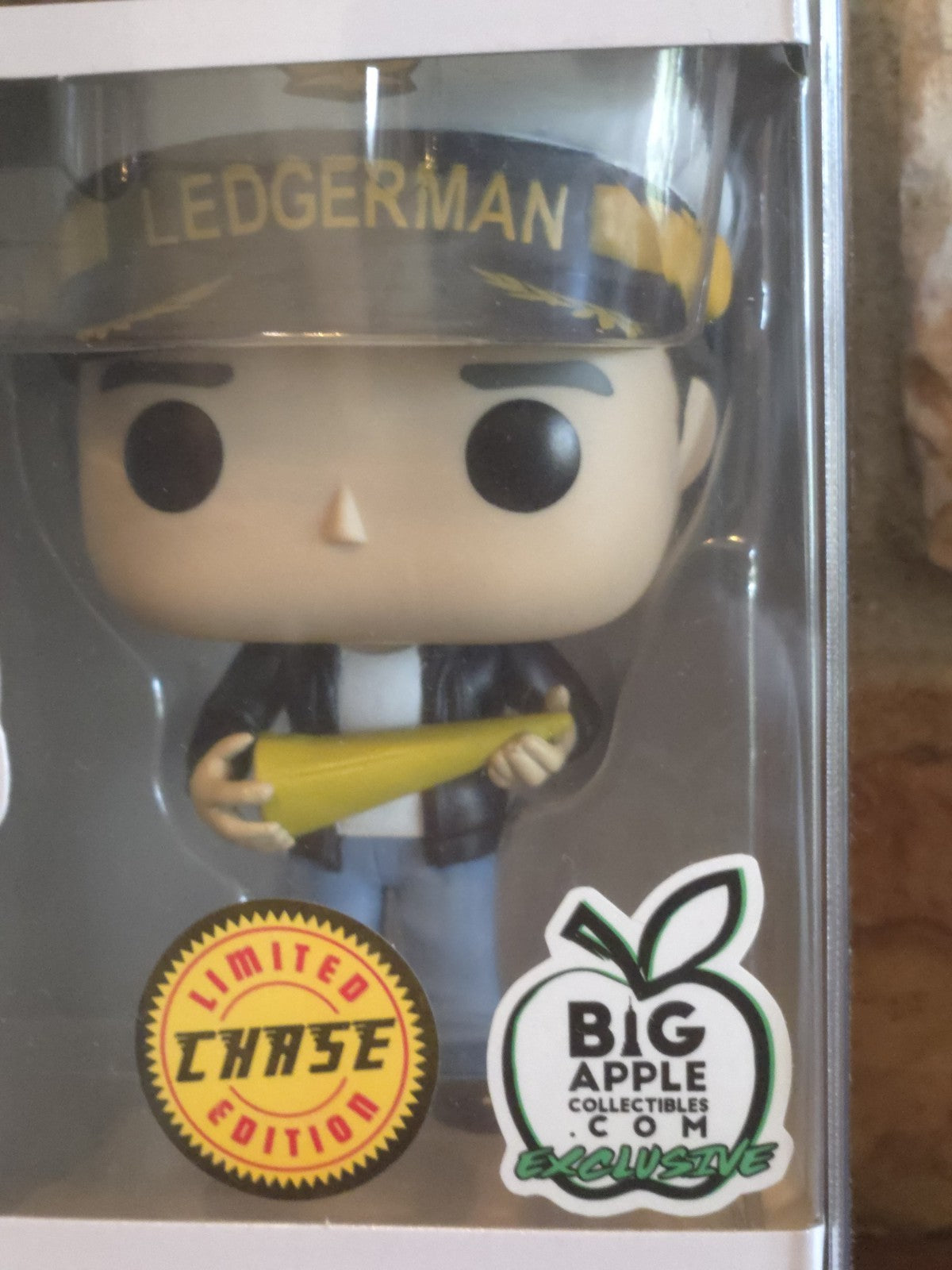 Funko Pop! Parks and Recreation Ben Wyatt #1153 CHASE Big Apple Exclusive