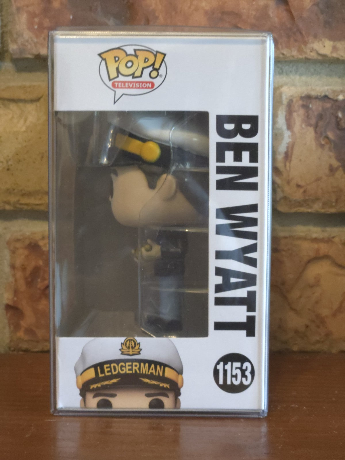 Funko Pop! Parks and Recreation Ben Wyatt #1153 CHASE Big Apple Exclusive